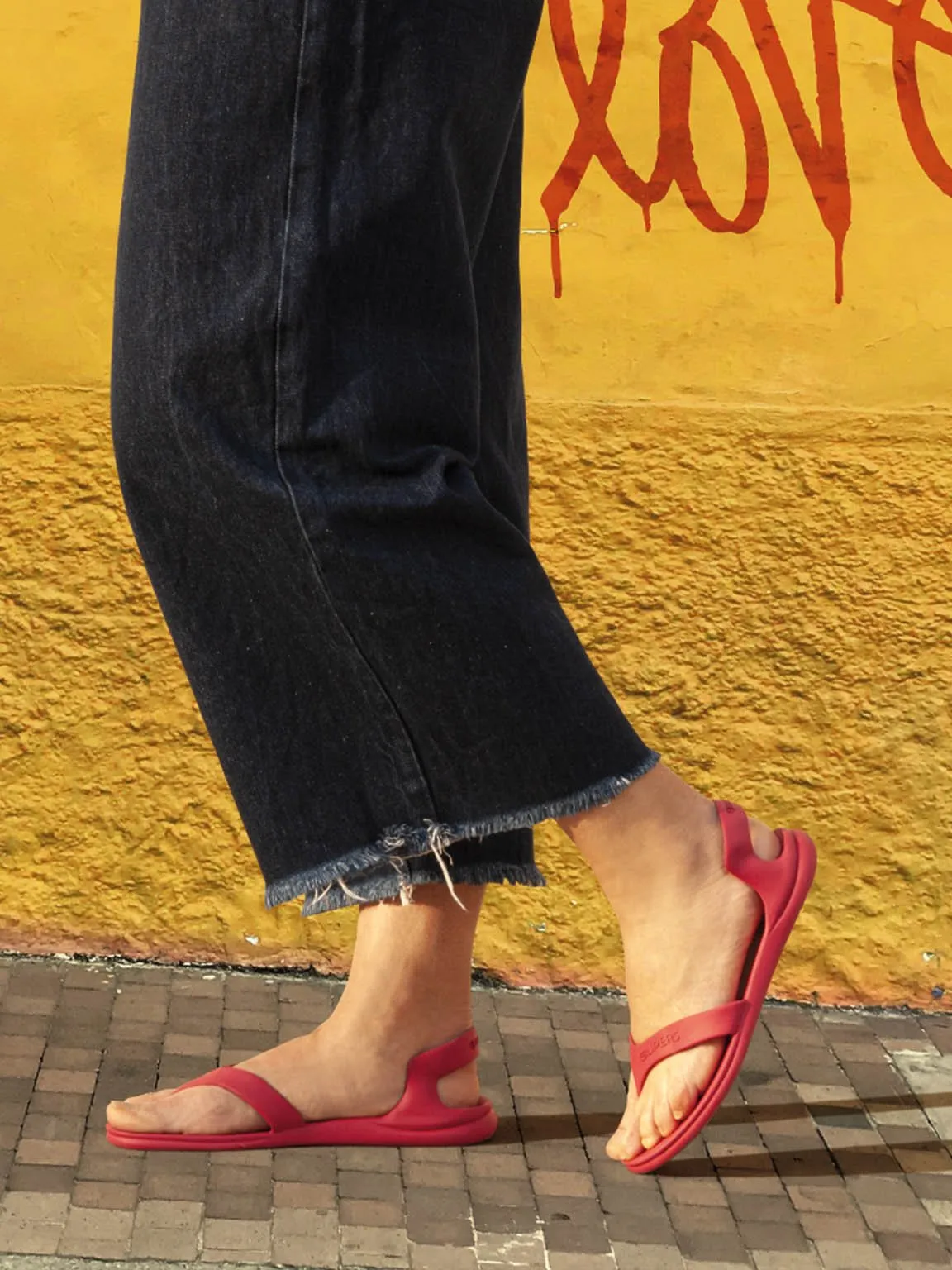 B/Flip-Flops Sandals