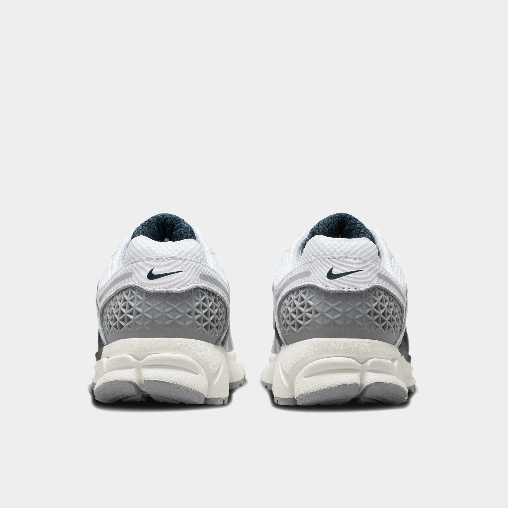 Nike Women's Zoom Vomero 5 White / Metallic Silver - Armory Navy