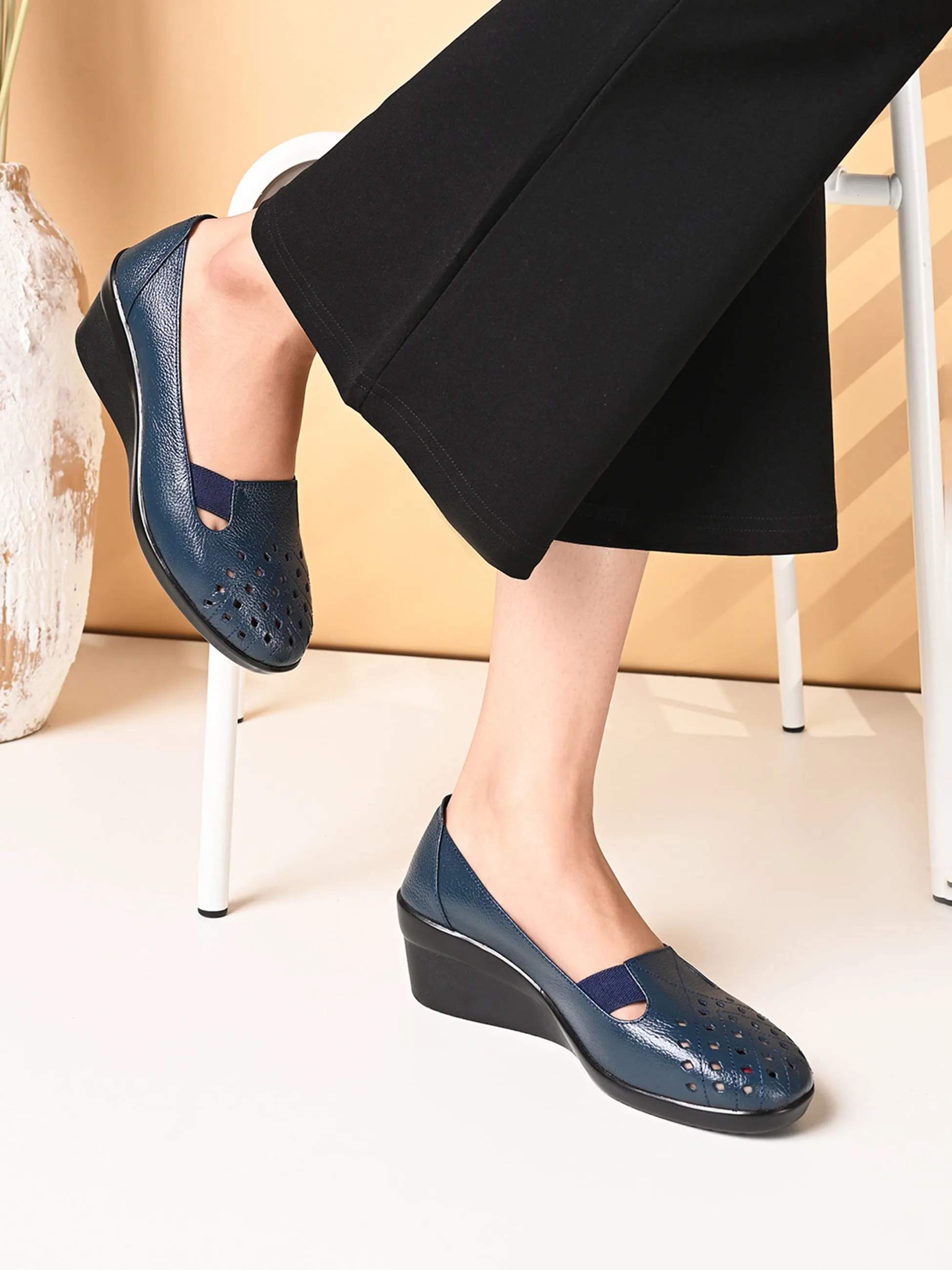 Pelle Albero Female's Blue Leather Wedge Heel Ballerina